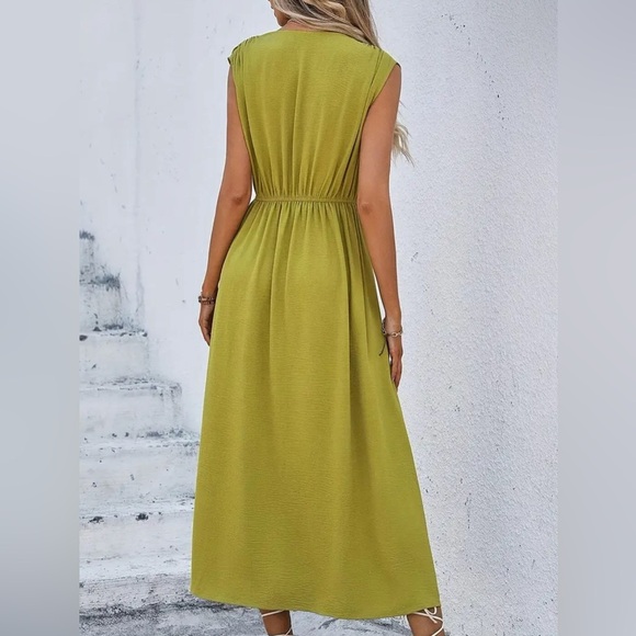 NEW✨-Sleeveless Cinch Waist Knot Dress - Picture 5 of 5